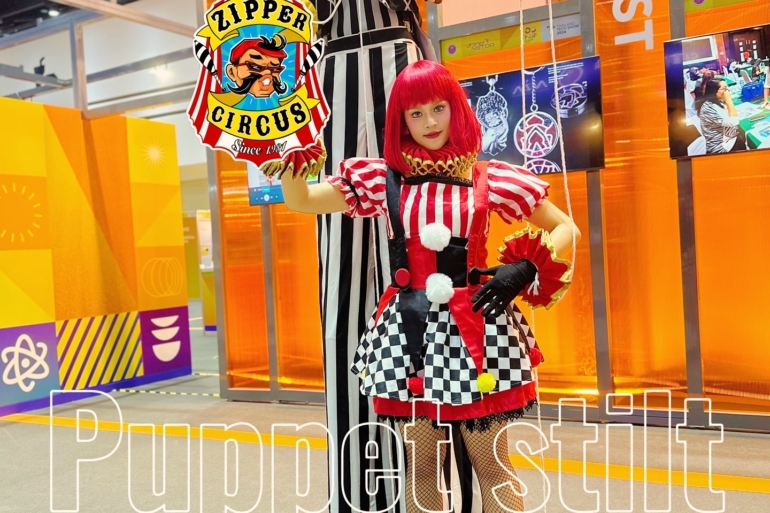 ตัวตลกขายาว โบโซ่ขายาว (Stilt Walker)